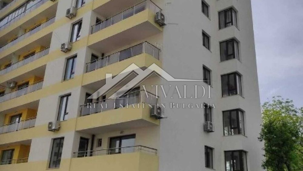Двустаен апартамент в затворен комплекс до Гранд Мол, Варна
