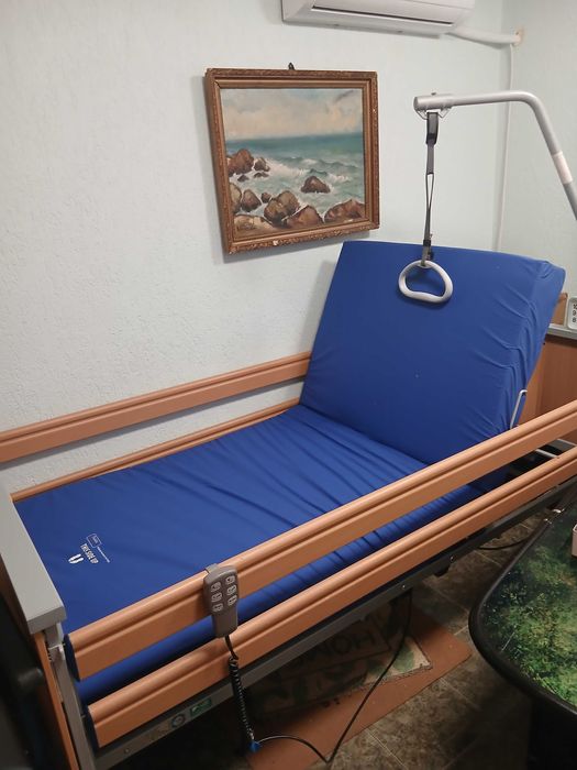 Легло за болни,инвалиди,много удобно за ползване,електрично управление