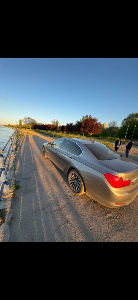 BMW Seria 7 (730d)