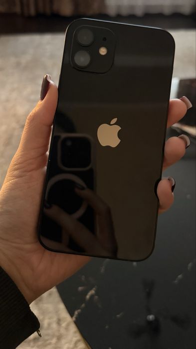 Vând Iphone 12, in stare perfecta