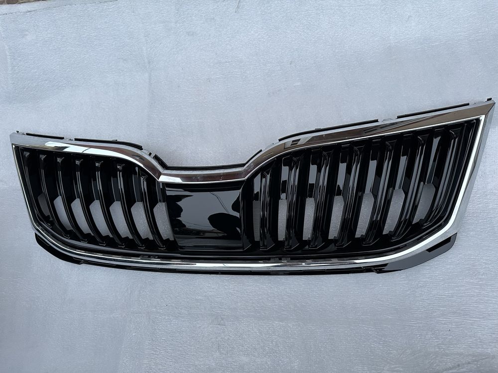 Grilă radiator skoda octavia 3.facelift.cod:5e0853653.c.