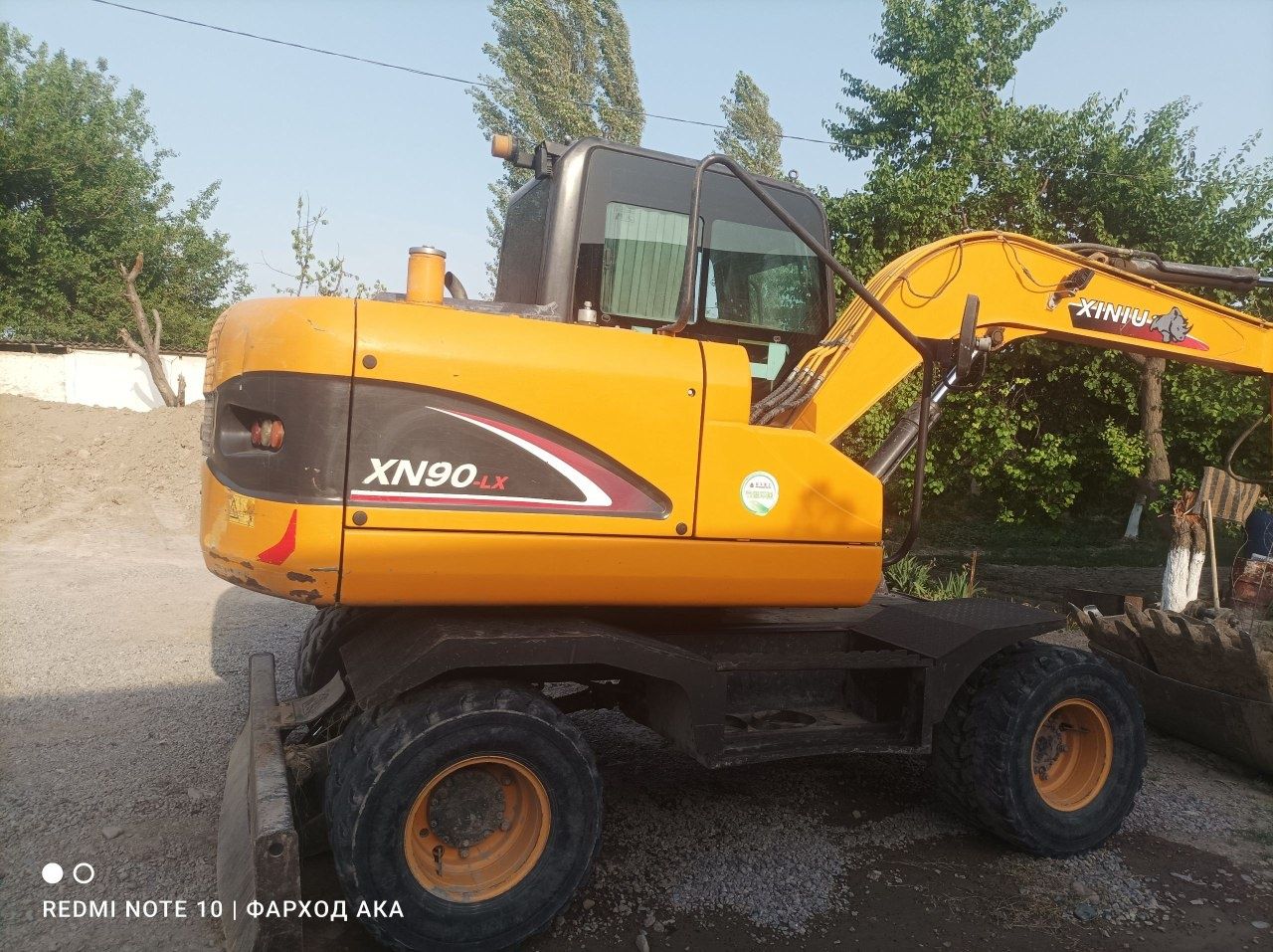 Эксковатор HINIU X90 LX сотилади 2022 йил 3800 моточас