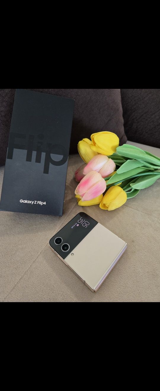 Samsung Galaxy Z Flip 4 с кутия