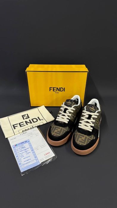 Adidasi Fendi unisex 
Premium piele 
36-46

1450 lei