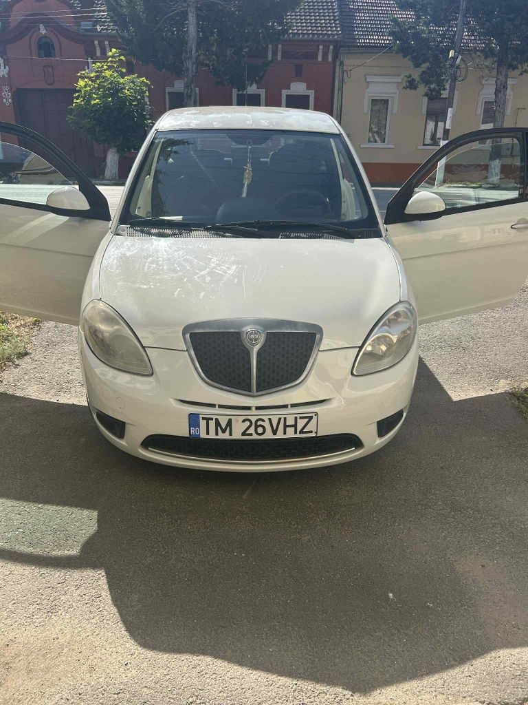 Lancia ypsilon  coupe
