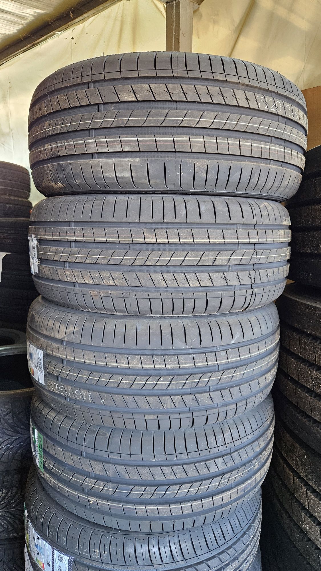 225/50R17 Тайландски гуми за EV
