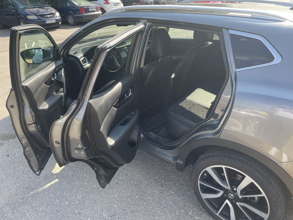 Nissan Qashqai 1.6 dCi Premium - Пълна сервизна история