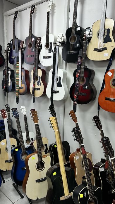 Новые гитары, чехлы ,ремни .