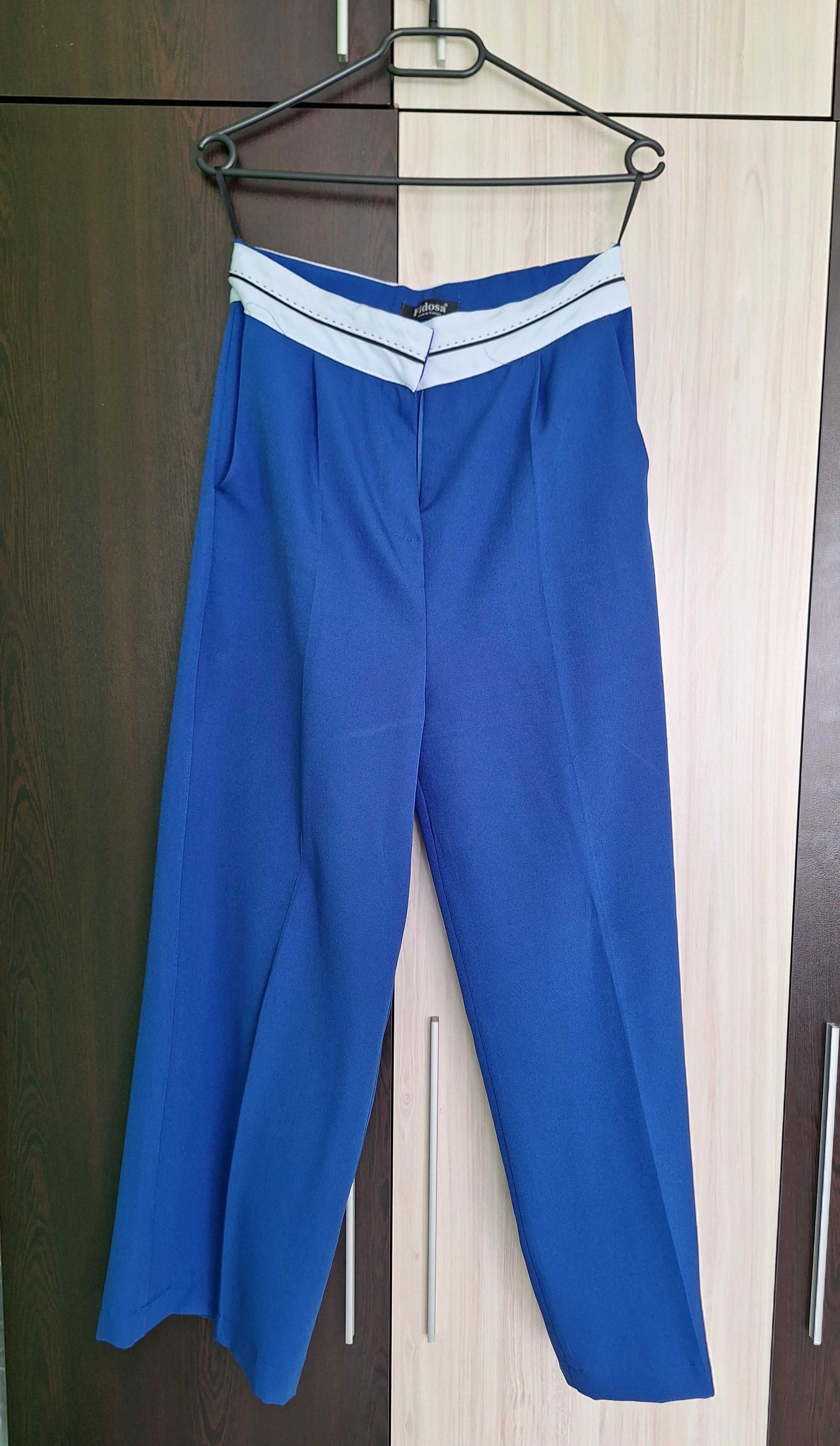 Костюм L-XL в тъмносин цвят