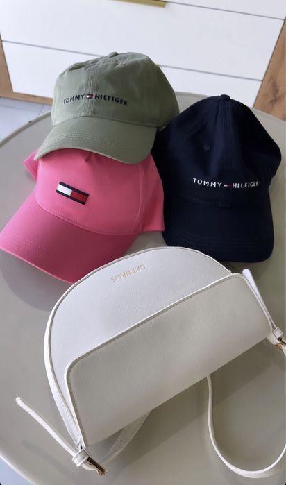 Кепки от Tommy Hilfiger