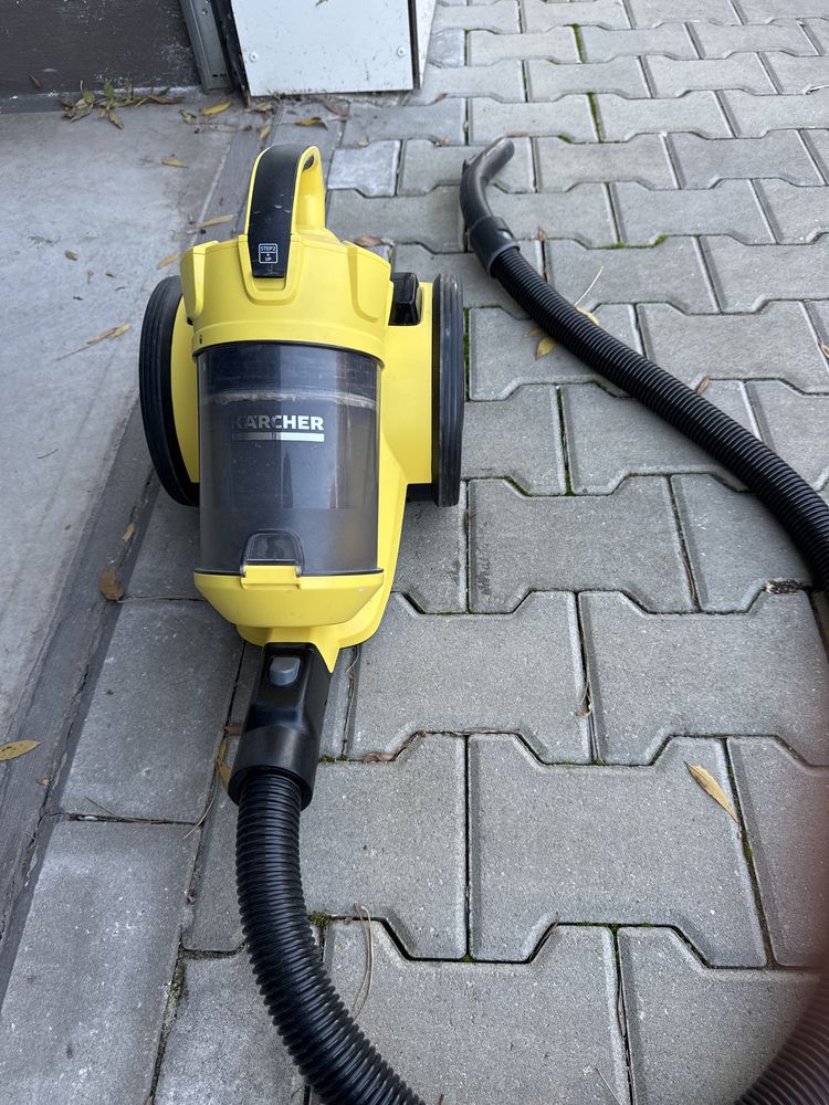 Прахосмукачка Karcher VC3