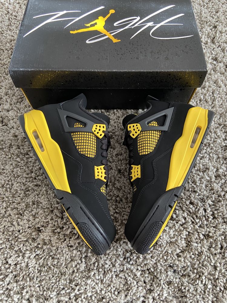 Jordan 4 Thunder