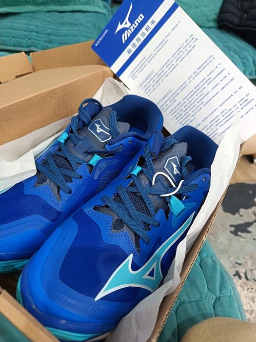 Продам кроссовки Mizuno