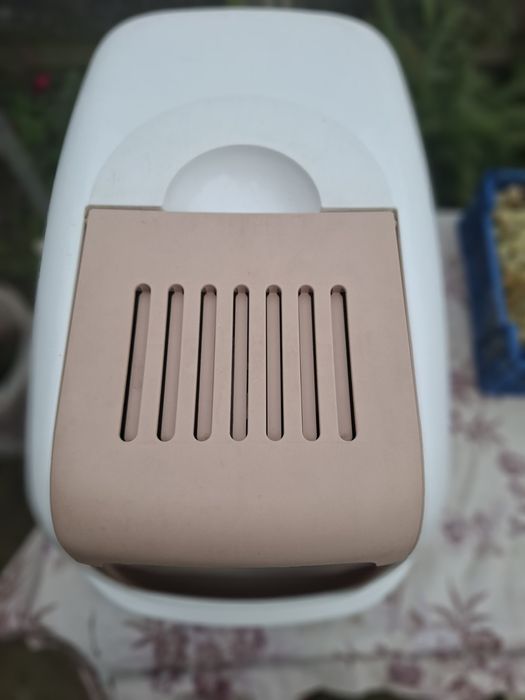 Закрита котешка тоалетна