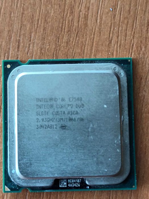 Procesoare Intel i3-3240 , i3-2100 , i3-2120 , E7500