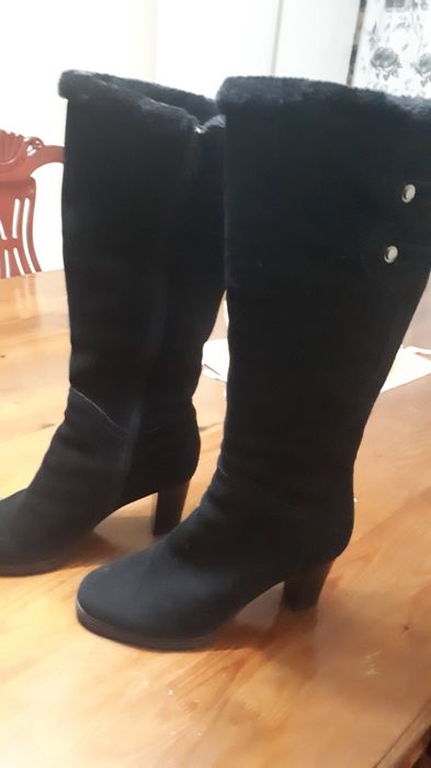 Сапоги зимние черные.