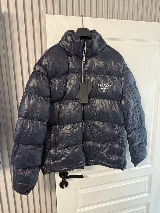 Мъжко тъмно синьо зимно яке Prada