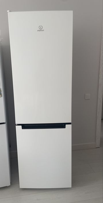 Холодильник Indesit