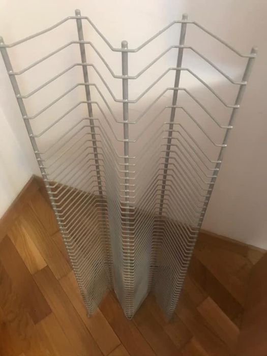 Suport metalic(pt.cd-uri,casete,etc)