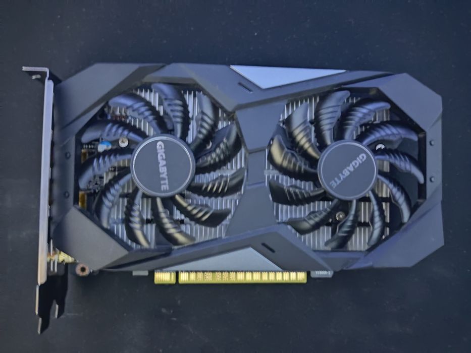 Продам видеокарту 1650 gigabyte