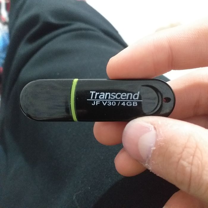 Флешка на 4гб от transcend
