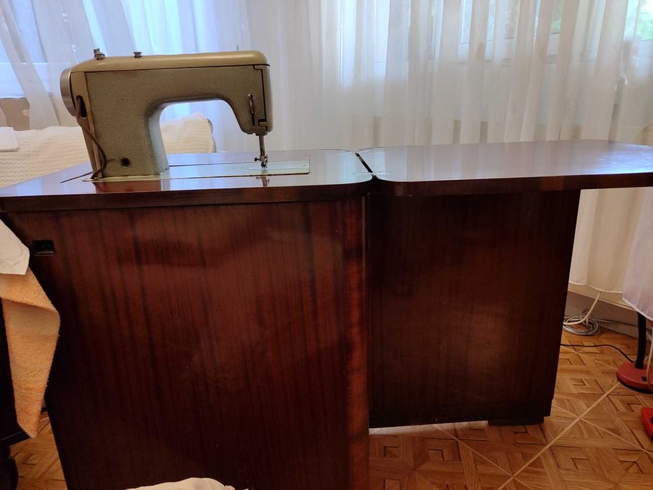 Vand masina cusut mecanica Ileana Cugir cu masa de cusut  270