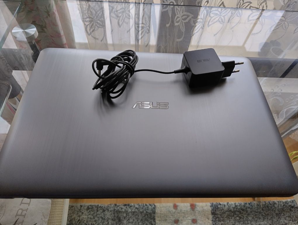 Лаптоп ASUS Vivobook Max A541N