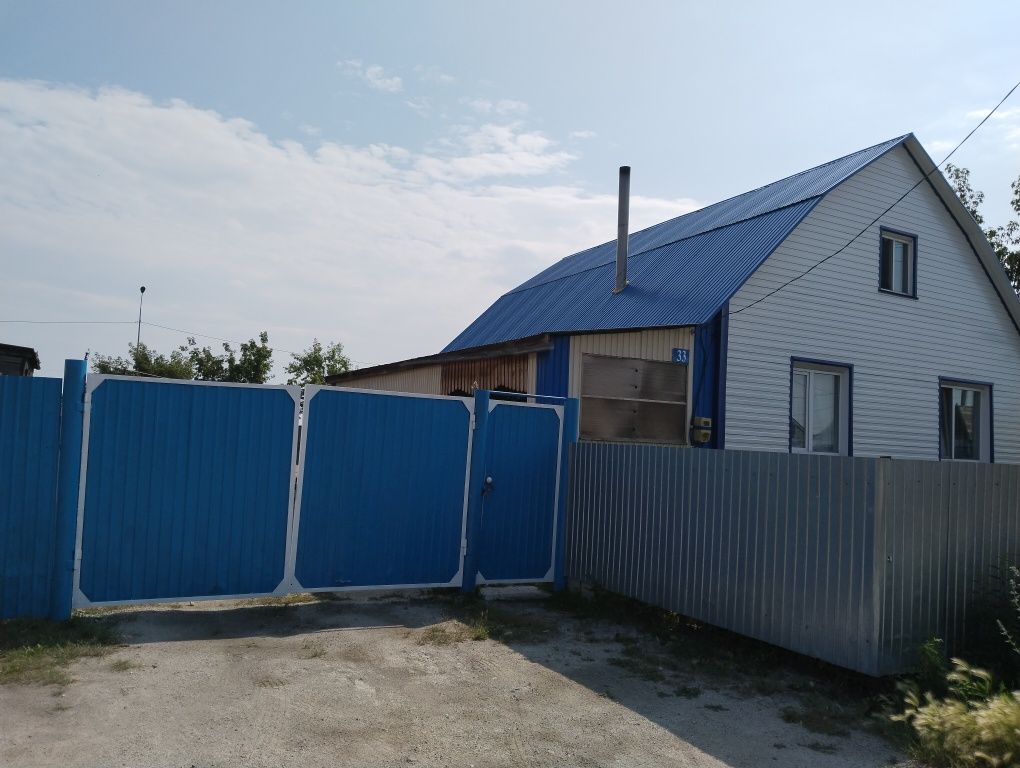 Дом мансардой находится в городе срочно