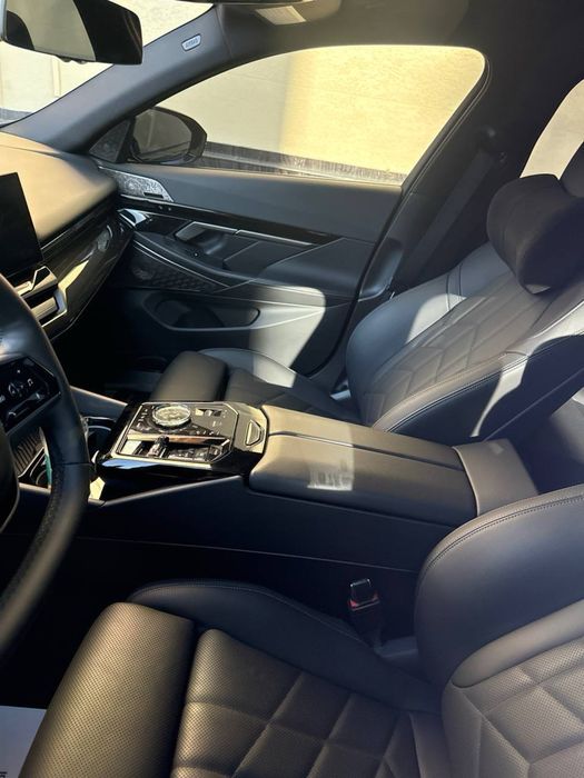 BMW Xdrive 530i 2024 год