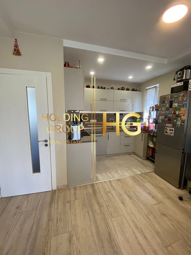 Продава се Тристаен апартамент в Варна, Бриз - 100 кв.м за 2350 €/кв.м - Снимка #2