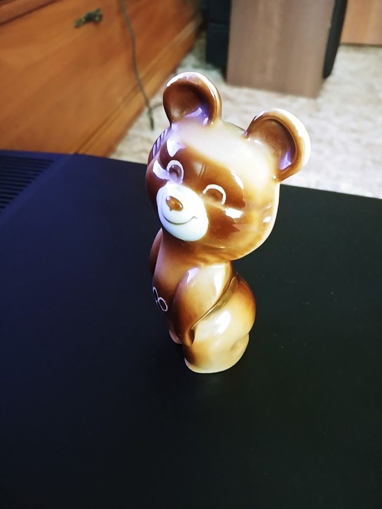 Продаю статуэтку Олимпийский Мишка