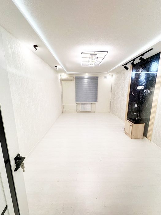 5 rooms, 2 WC, 2 entrans, kitchen, 128m2, 1st floor of a 9-story build