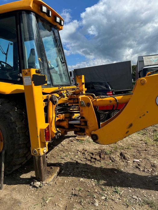 Schimb buldoexcavator JCB 3CX cu miniexcavator JCB 3,5to an maxim 2010