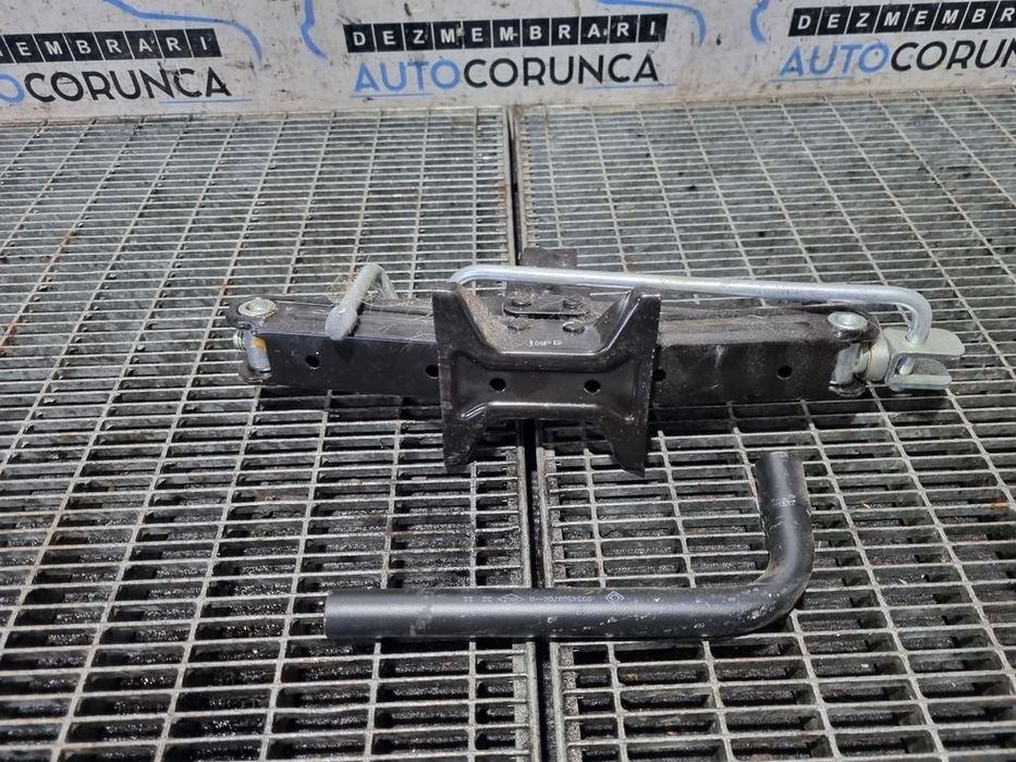 Cric Dacia Duster 2010 - 2013 (1304) Cu cheie roti