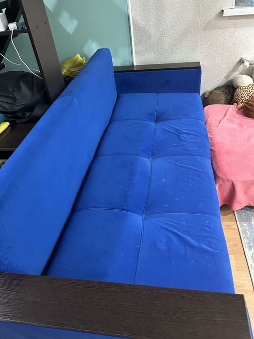 Диван в среднем состоянии