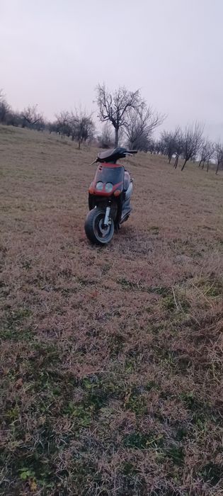 Vând scuter yamaha neons