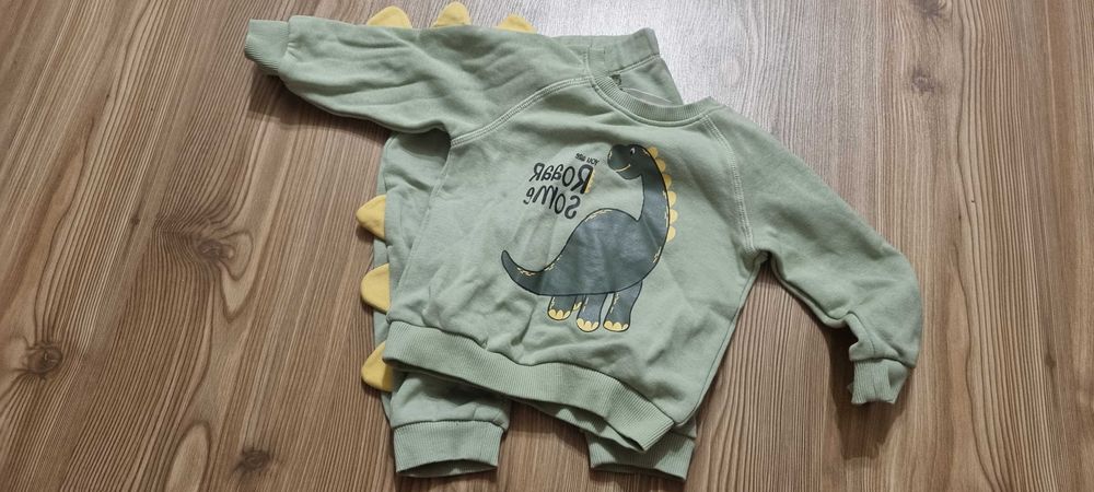 Set bluza si pantaloni bebe marime 80
