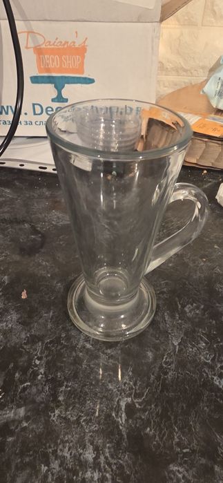 Чаши, чинии и прибори