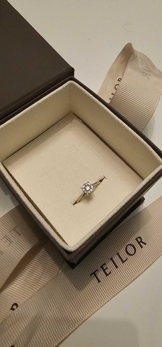 Годежен пръстен - бяло злато с диаманти