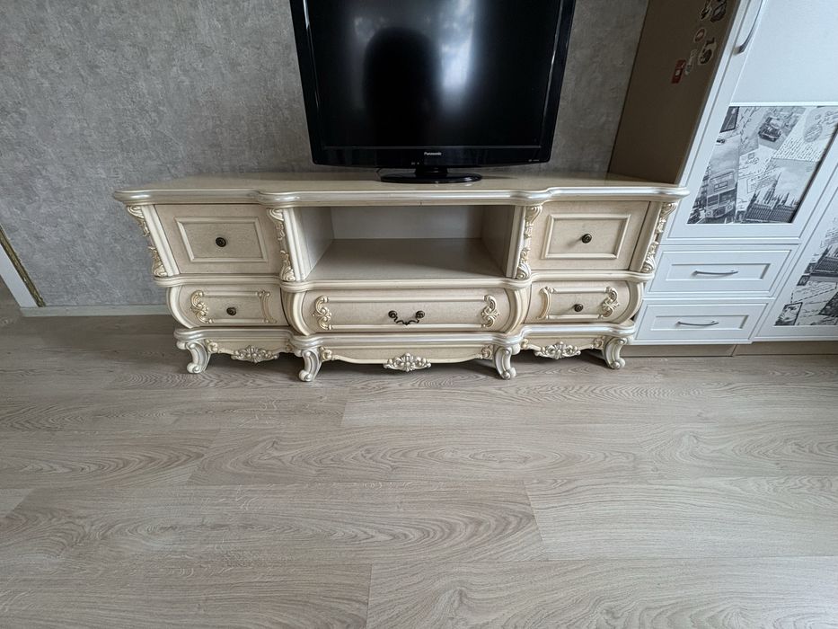 Хорошая мебель.