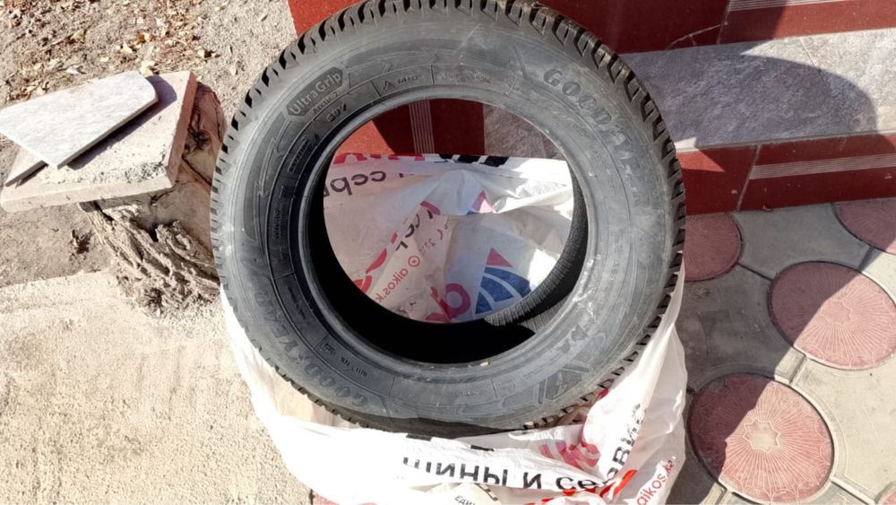Продам шины 235/65R17