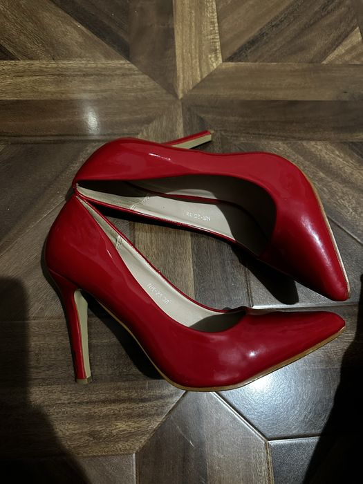 Pantofi cu toc eleganti