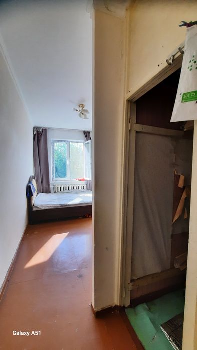 Срочно продаётся микрорайон Ташгрзсс  2/4/4  перекрёстке Сельхоз.