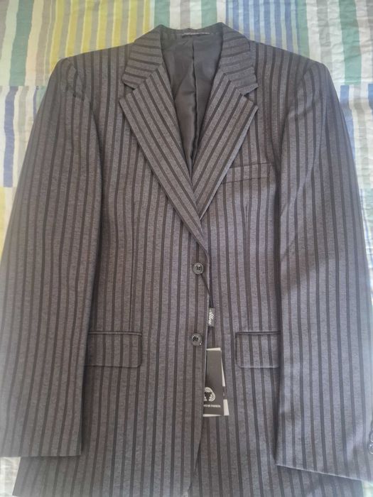 Продам мужской костюм тройка с одной щлицей.