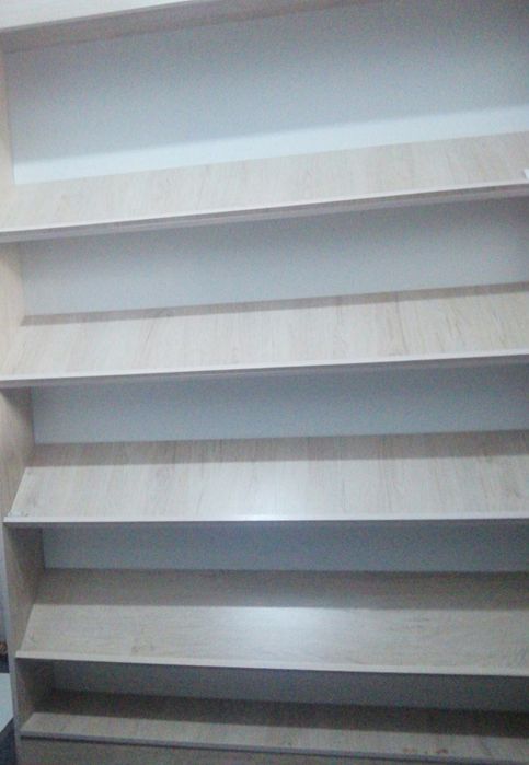 Продам полки для сувиниров