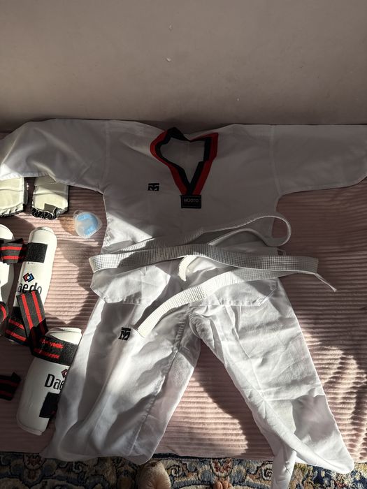 Продам кимоно для таэквандо рост 140 за 3000 тыс