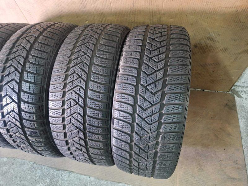 4 Pirelli R18 225/45 Anvelope de iarnă DOT2720