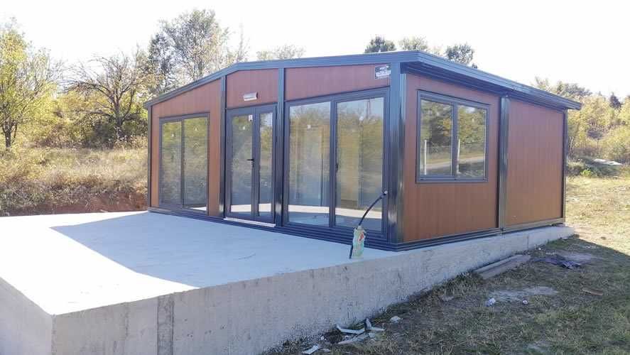 Casa, garaje auto pe structura metalica si panou sandwich termoizolant