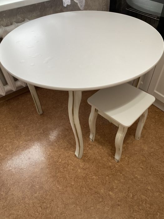 Стол + 4 табурета