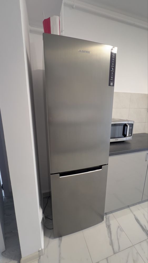 Vand mobilier si electrocasnice bucatarie